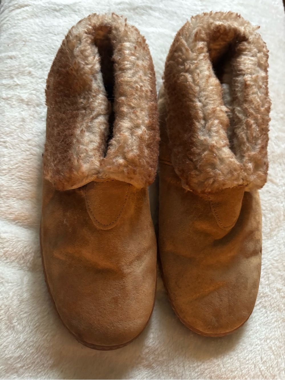 Lamo Women's Chestnut Suede Fleece-Lined Slipper Boots